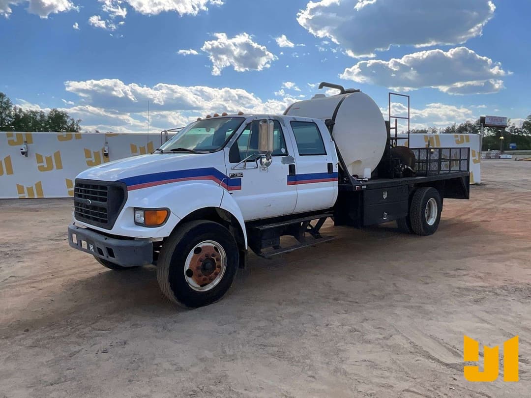 Image of Ford F-750 Primary image