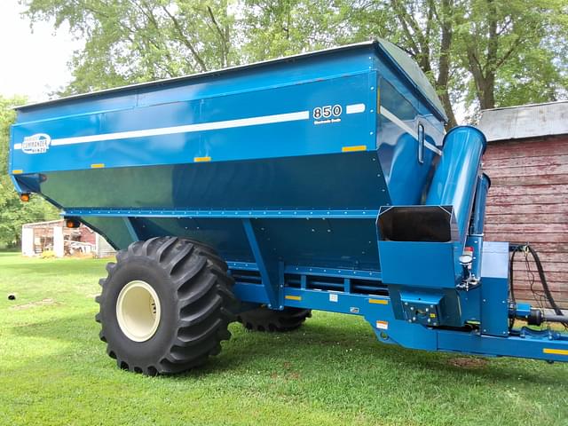 Image of Kinze 850 equipment image 2