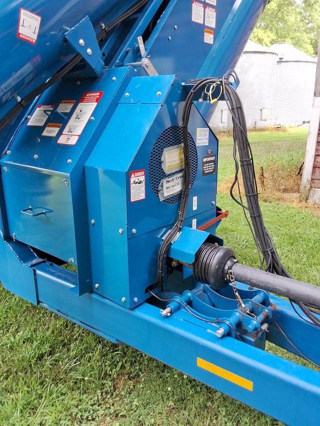 Image of Kinze 850 equipment image 4