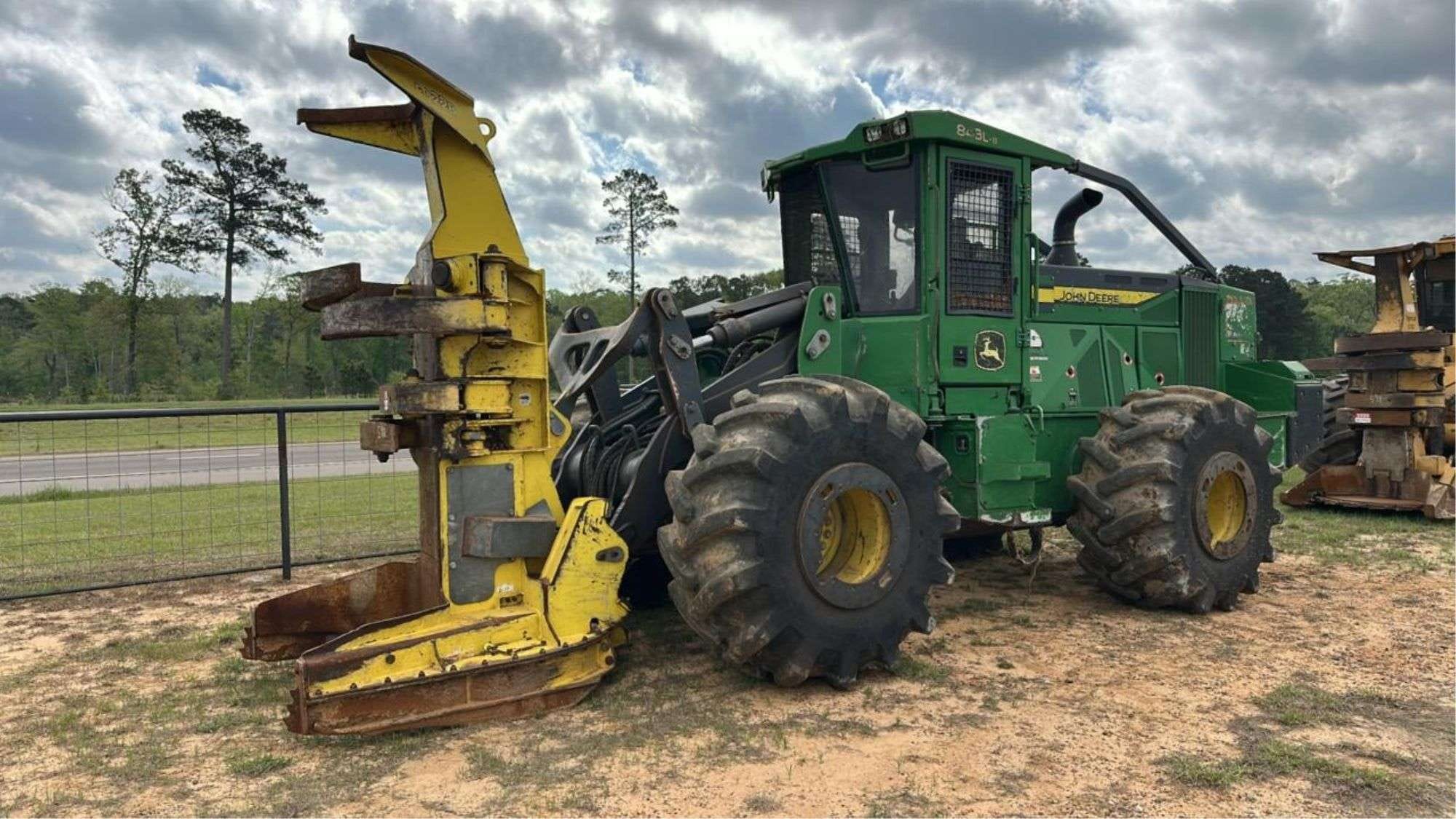 2020 John Deere 843L Equipment Image0