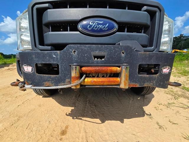 Image of Ford F-550 equipment image 3