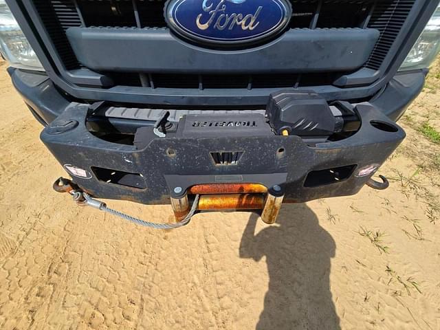 Image of Ford F-550 equipment image 2