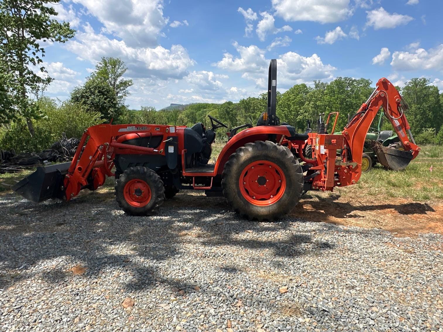 Kioti DK40SE Equipment Image0