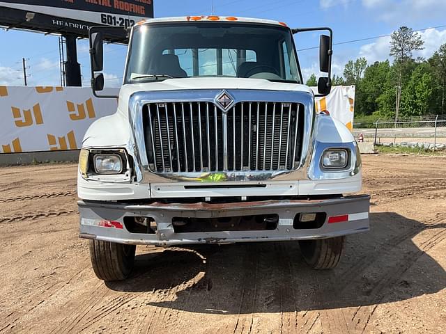 Image of International 7600 equipment image 1
