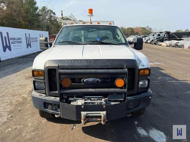 Image of Ford F-350 equipment image 1