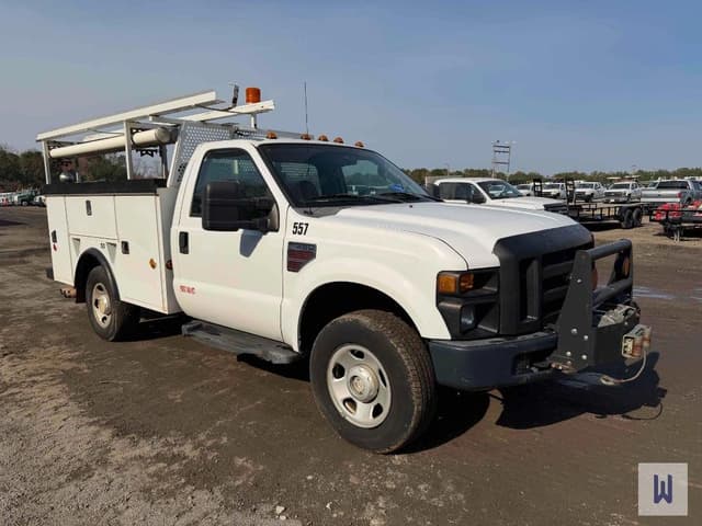 Image of Ford F-350 equipment image 2