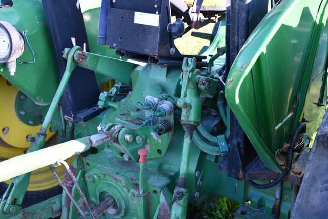Image of John Deere 2355 equipment image 4