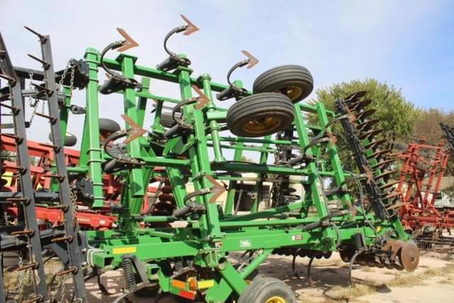 Image of John Deere 2310 equipment image 4