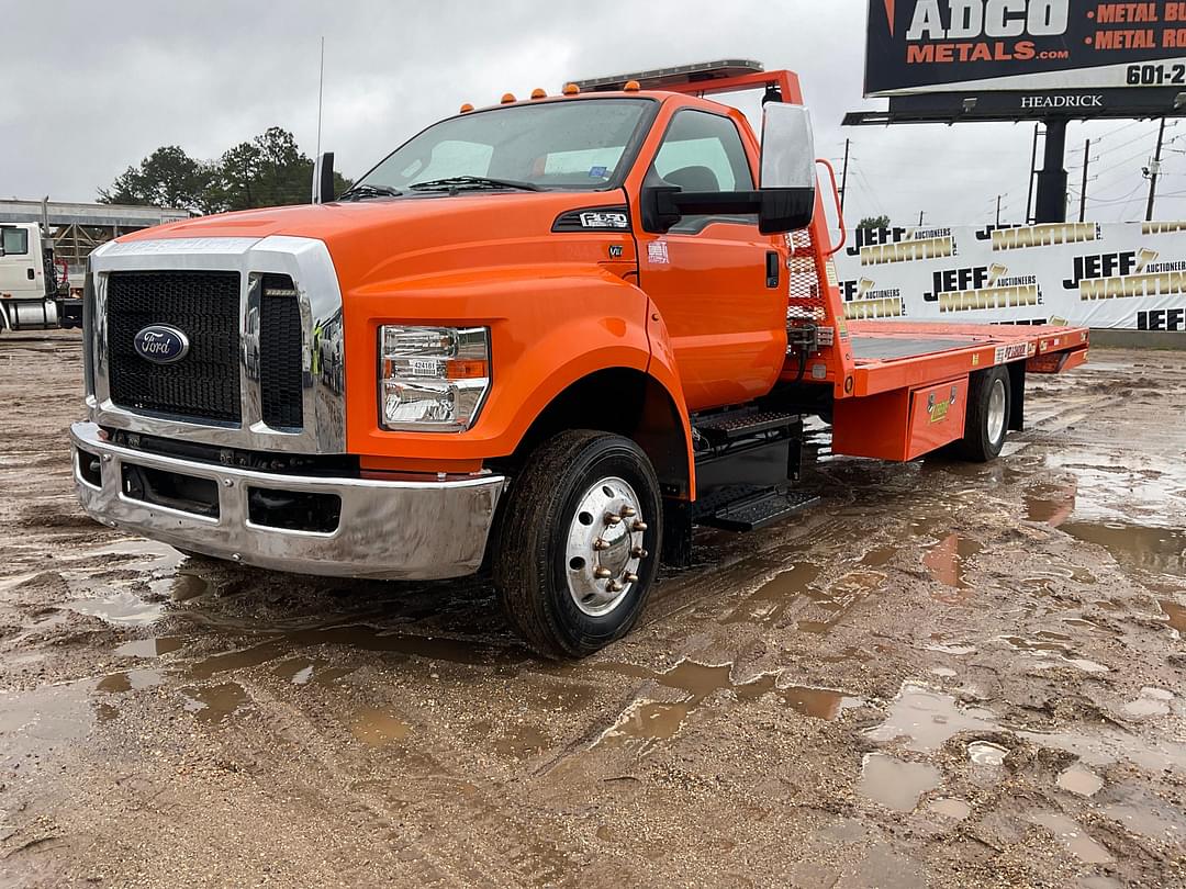 Image of Ford F-650 Primary image