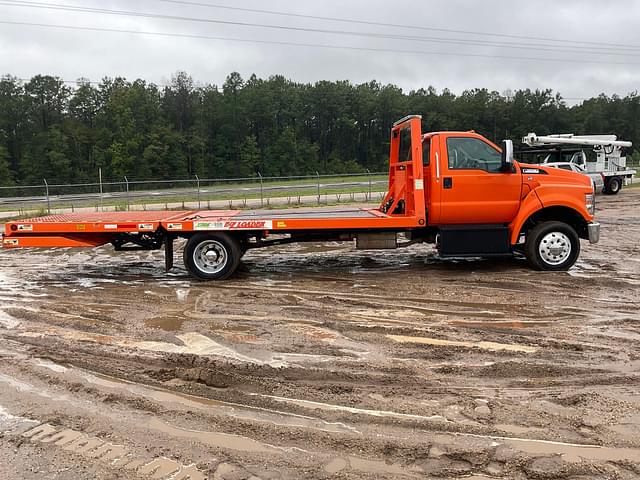 Image of Ford F-650 equipment image 3