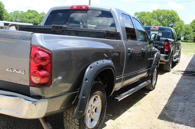 Image of Dodge Ram 1500 equipment image 4