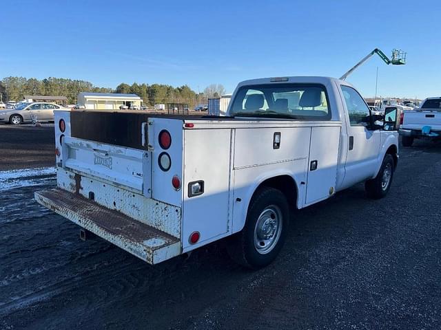 Image of Ford F-250 equipment image 4