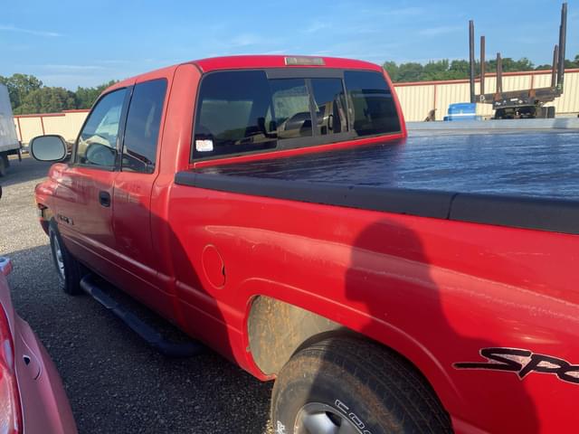 Image of Dodge Ram 1500 equipment image 4