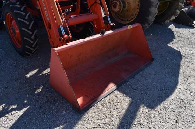 Image of Kubota M6040 equipment image 2