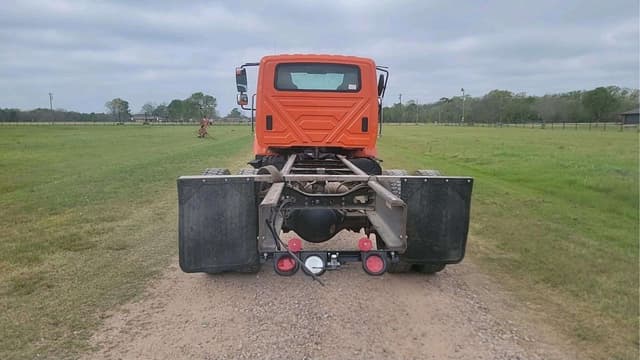 Image of International Workstar 7300 equipment image 3