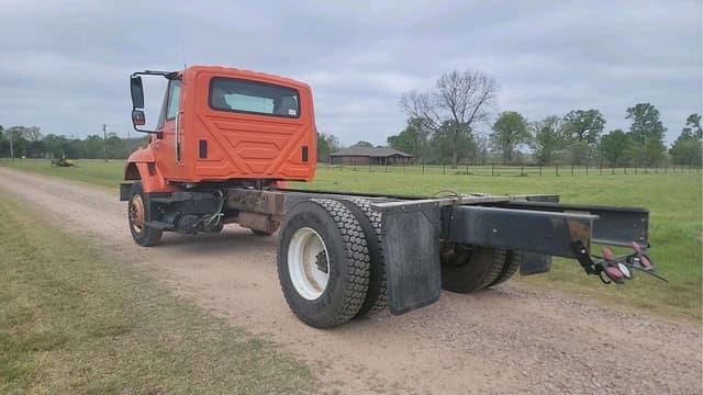 Image of International Workstar 7300 equipment image 2