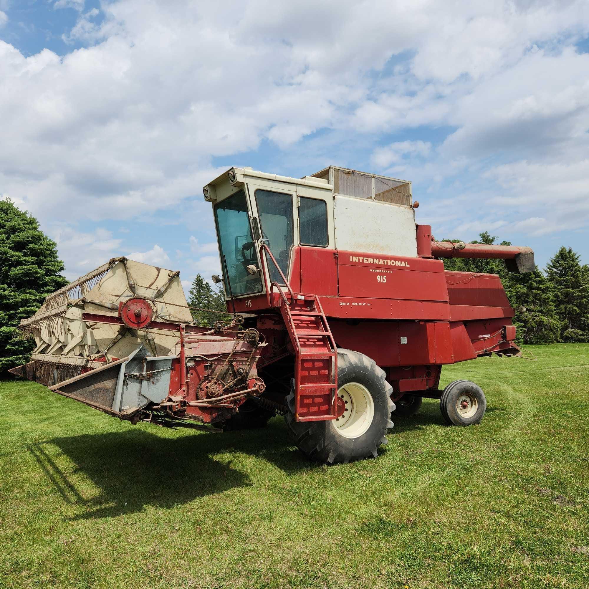 Main image International Harvester 915