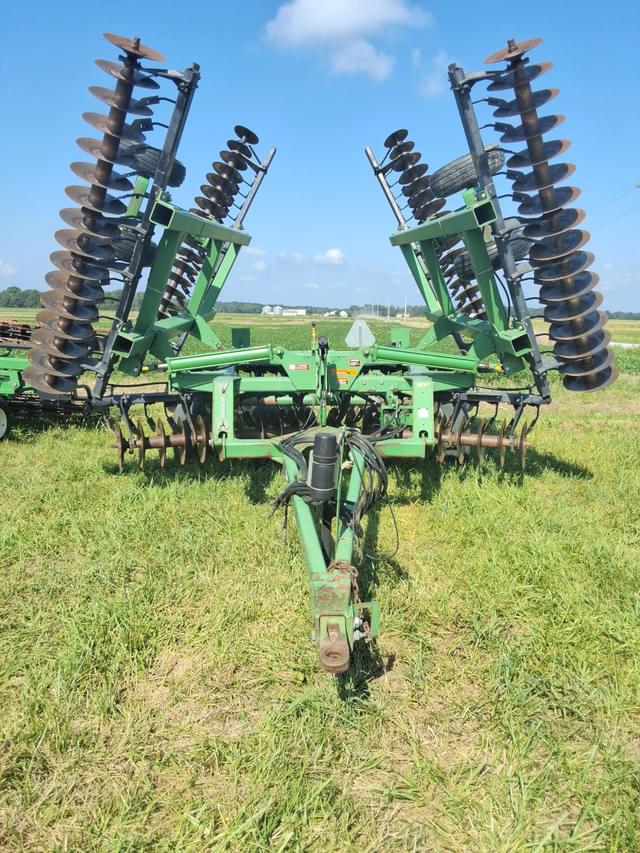 Image of John Deere 637 equipment image 1