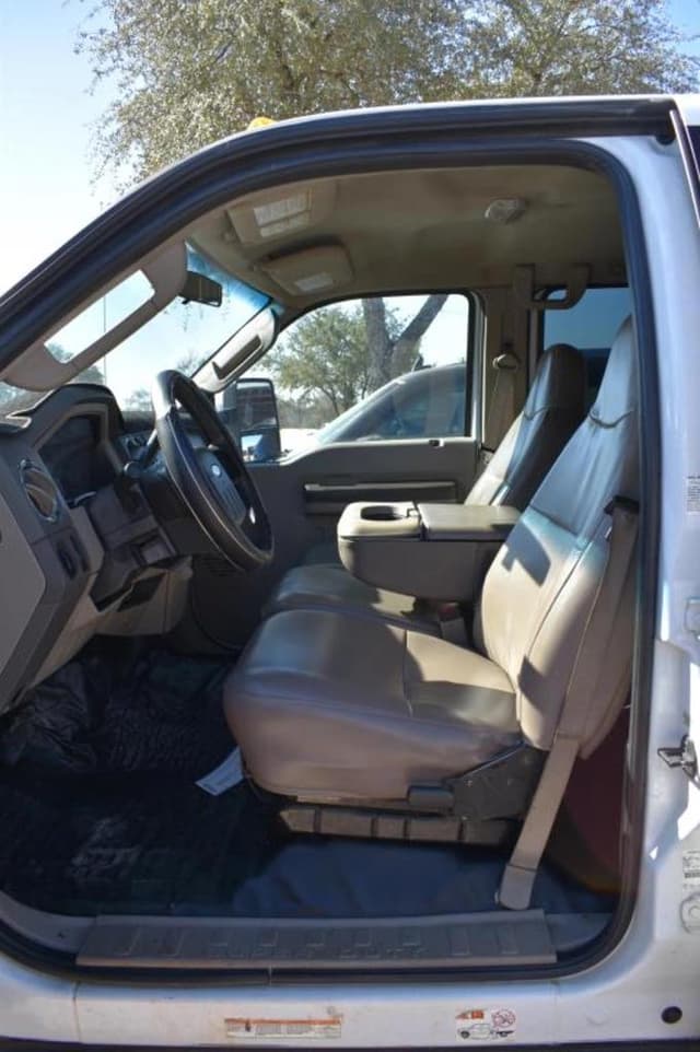 Image of Ford F-550 equipment image 4