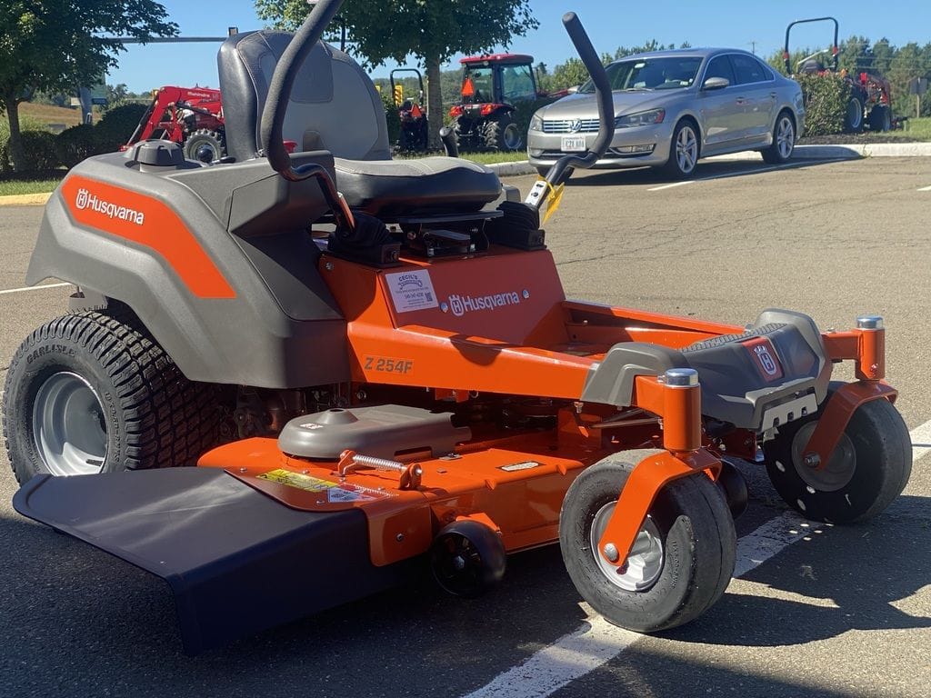 2021 Husqvarna Z254F Equipment Image0