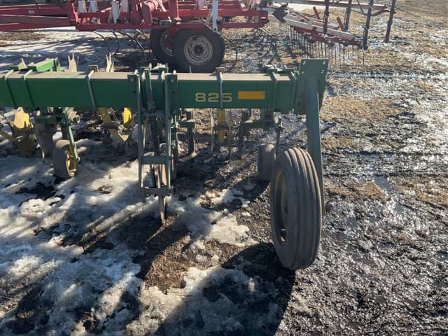 Image of John Deere 825 equipment image 3