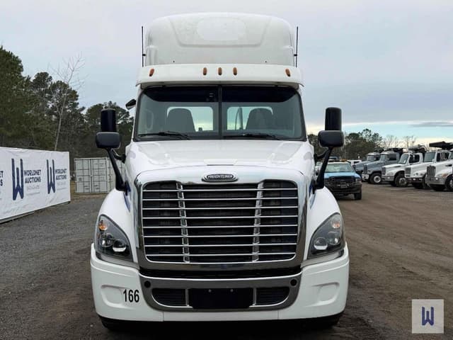 Image of Freightliner Cascadia 125 equipment image 1