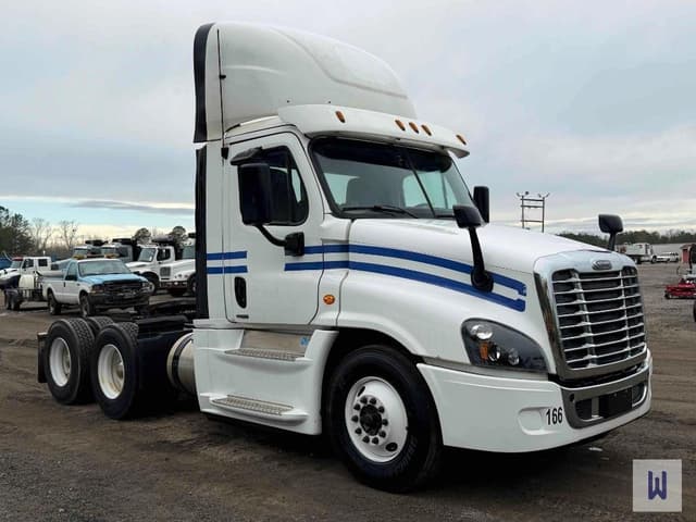 Image of Freightliner Cascadia 125 equipment image 2