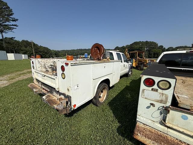 Image of Ford F-450 equipment image 4