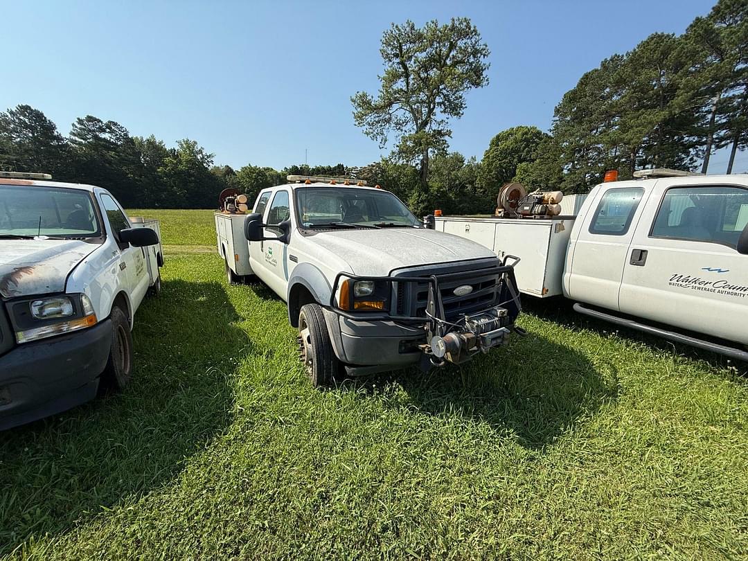 Image of Ford F-450 Primary image
