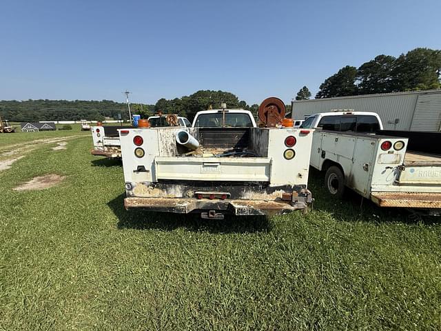 Image of Ford F-450 equipment image 3