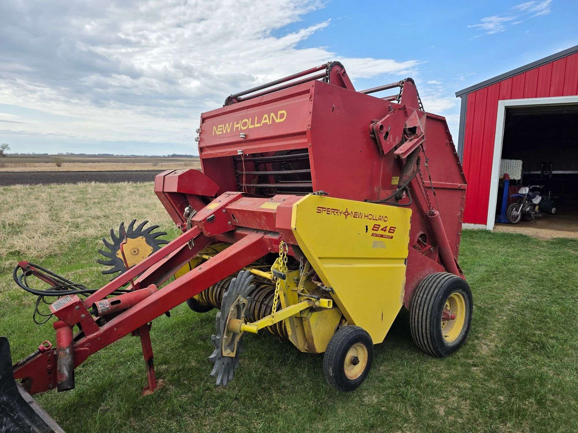 New Holland 846 Equipment Image0