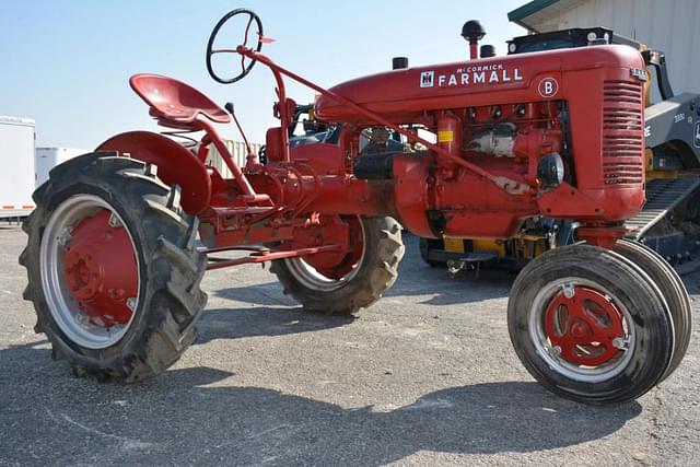 Image of Farmall B equipment image 3