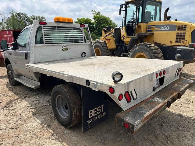Image of Ford F-350 equipment image 2