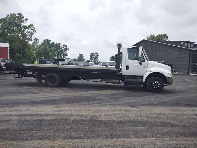 Image of International 4300 equipment image 3