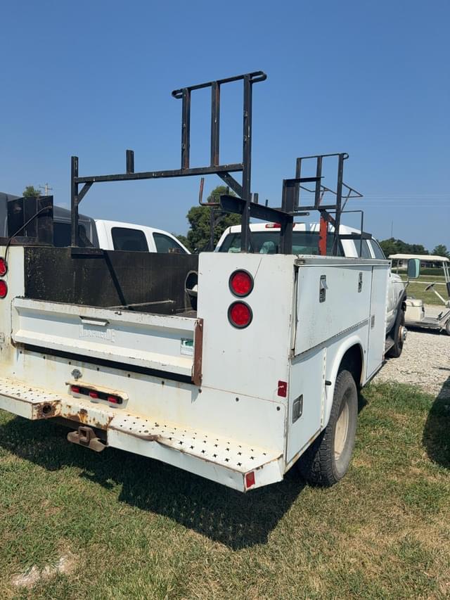Image of Chevrolet C3500 equipment image 3