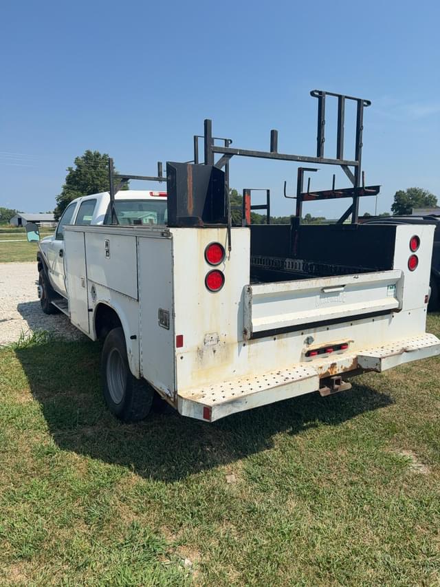 Image of Chevrolet C3500 equipment image 2
