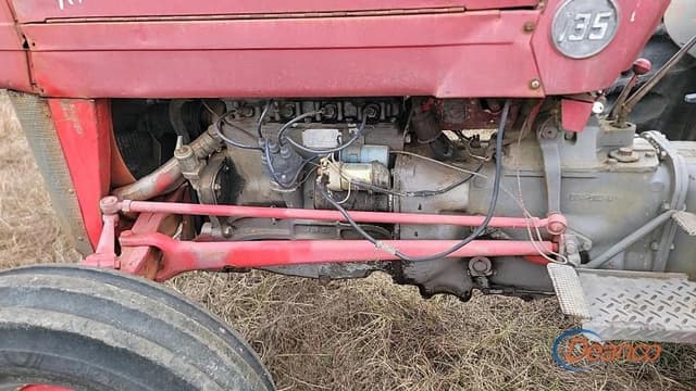 Image of Massey Ferguson 135 equipment image 4