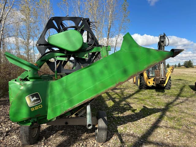 Image of John Deere 920F equipment image 2