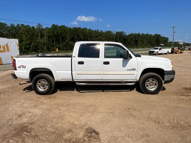 Image of Chevrolet Silverado equipment image 3