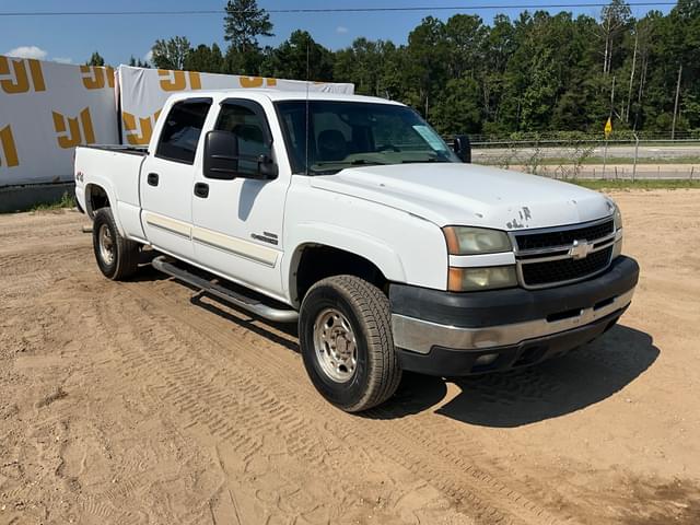 Image of Chevrolet Silverado equipment image 2