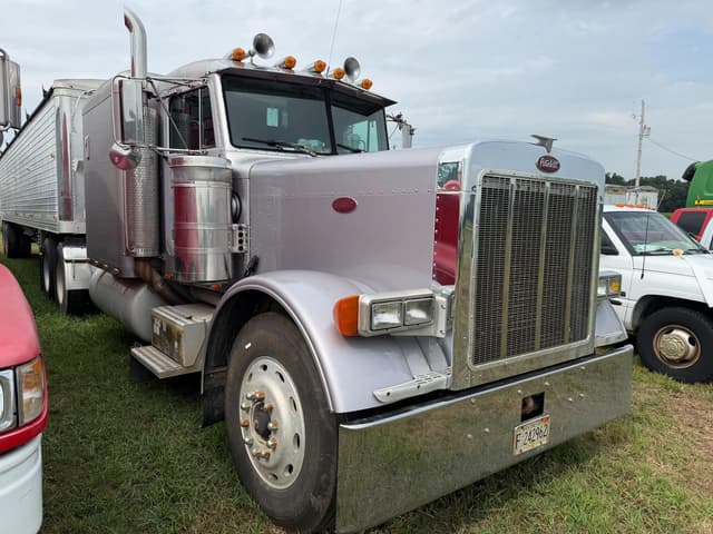 Image of Peterbilt 379 equipment image 1