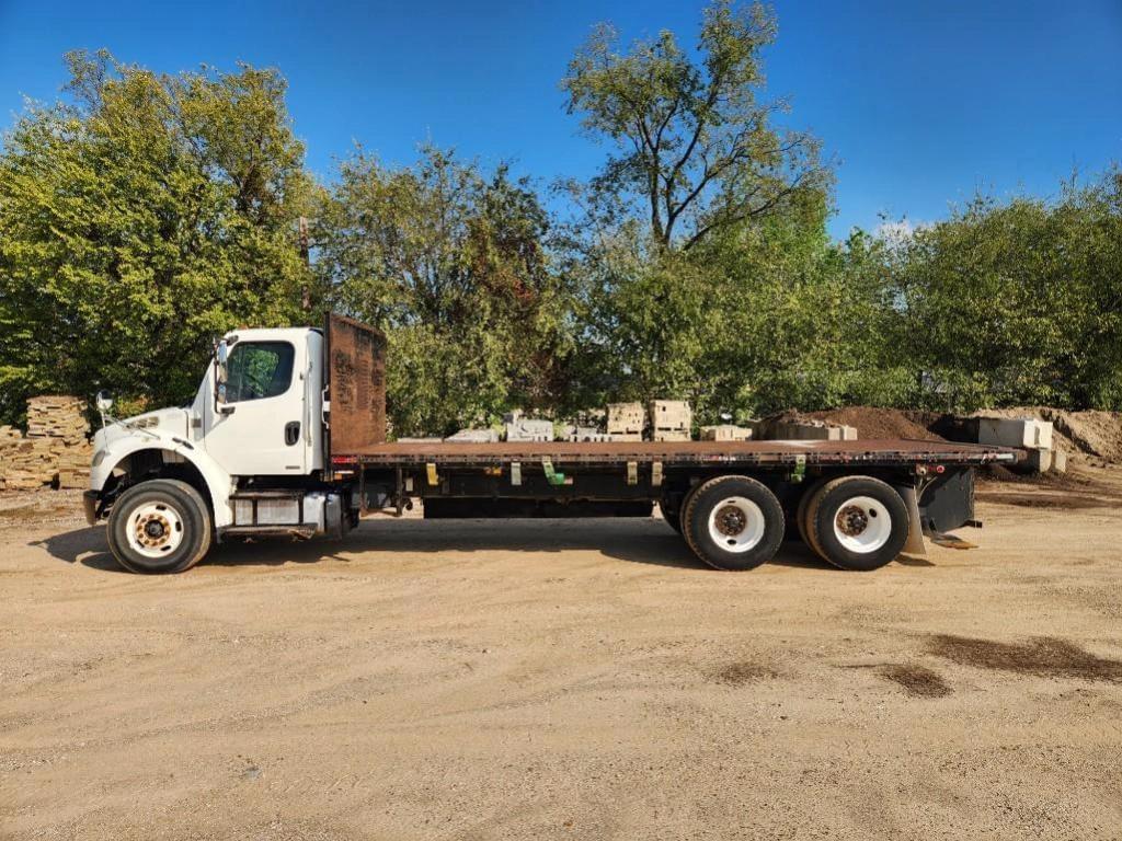 Image of Freightliner Business Class M2 106 Primary image