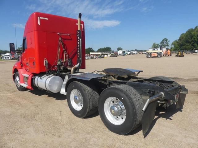 Image of Kenworth T680 equipment image 3