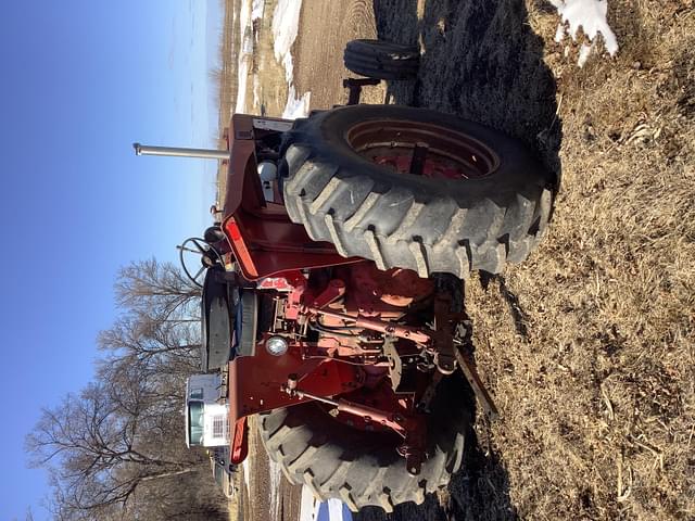 Image of Farmall 806 equipment image 4