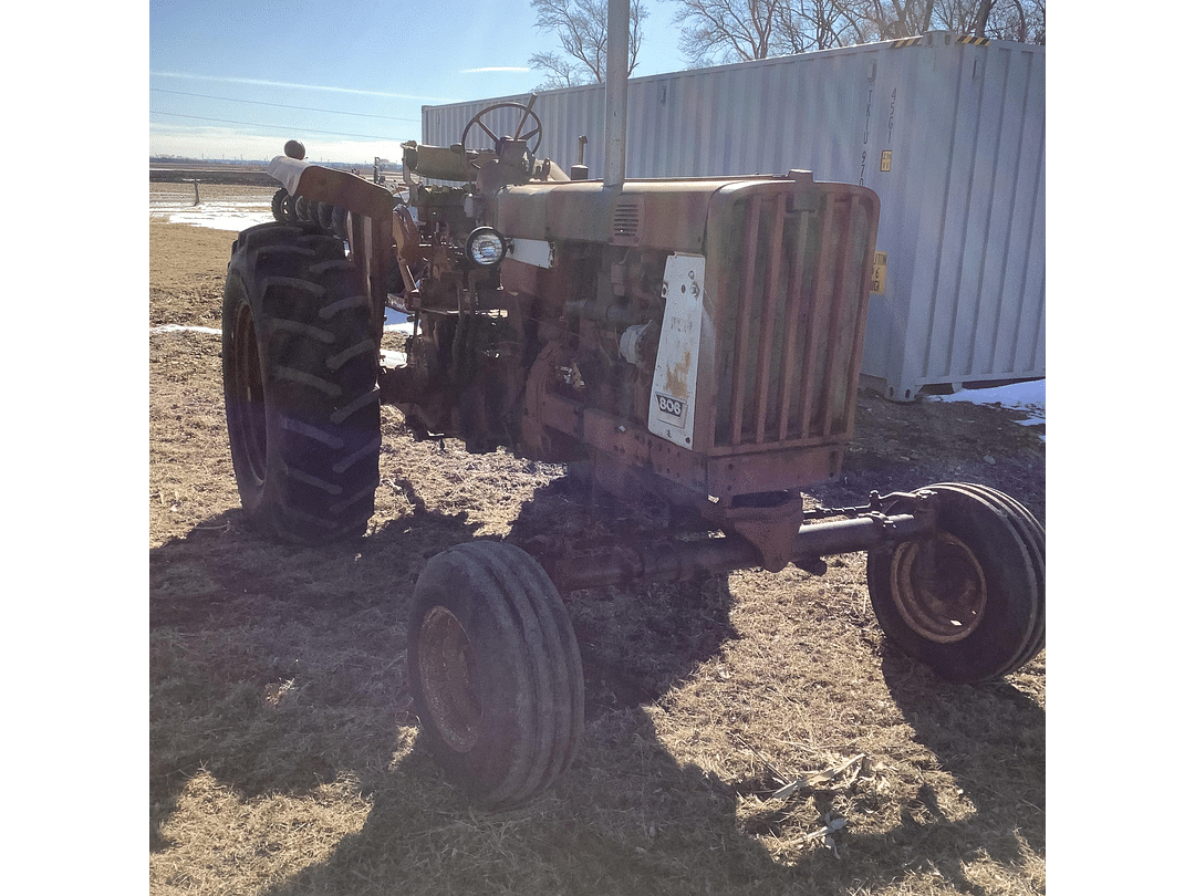 Image of Farmall 806 Primary image