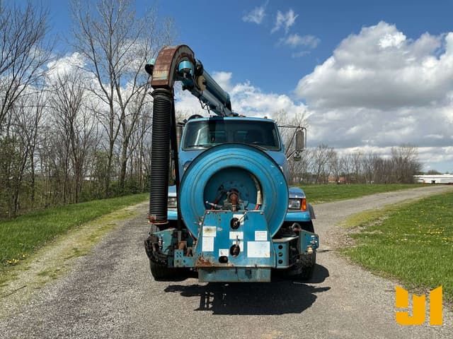 Image of Sterling L8500 equipment image 1