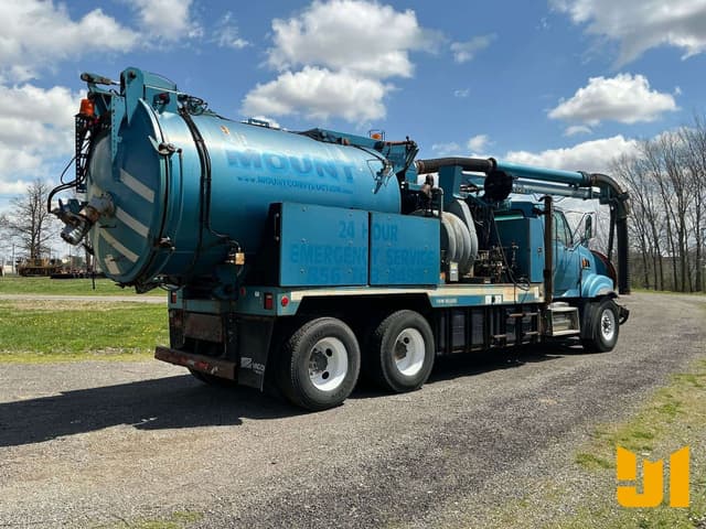 Image of Sterling L8500 equipment image 4