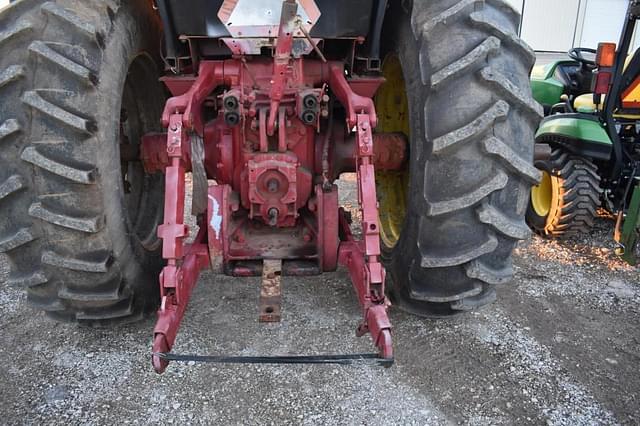 Image of International Harvester 1086 equipment image 4