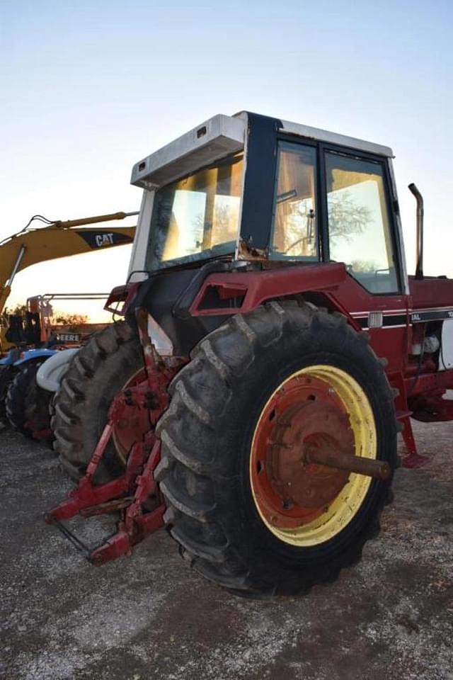 Image of International Harvester 1086 equipment image 2