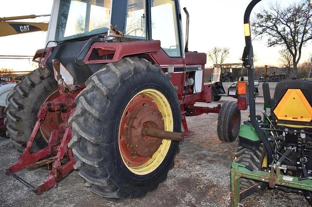 Image of International Harvester 1086 equipment image 3